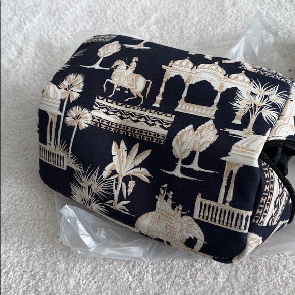 J.McLaughlin Cosmetic Case. Black/Sand mini Desert Toile.